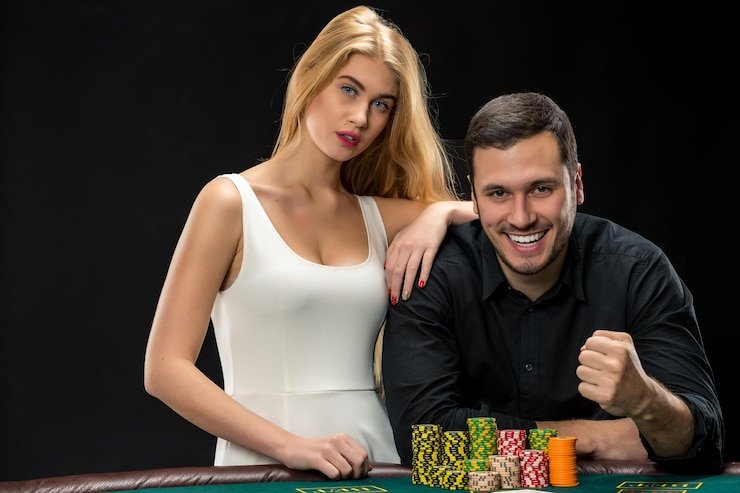 Pemain di Bandung bermain roulette langsung di 77luck sambil memantau pertandingan Asian Games di bagian atas layar
